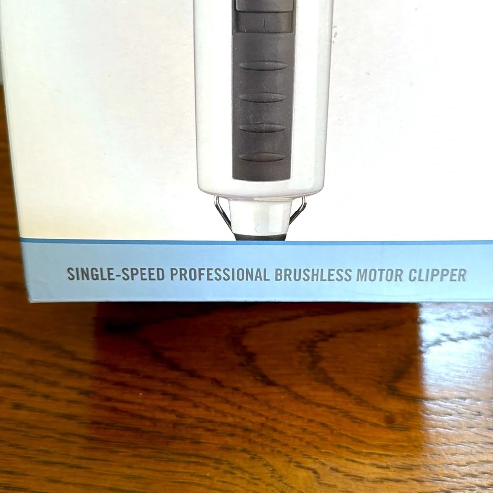 BabylissPRO PET Clipper. Lightweight. 10’ tangle free cord, 4 comb attachments.